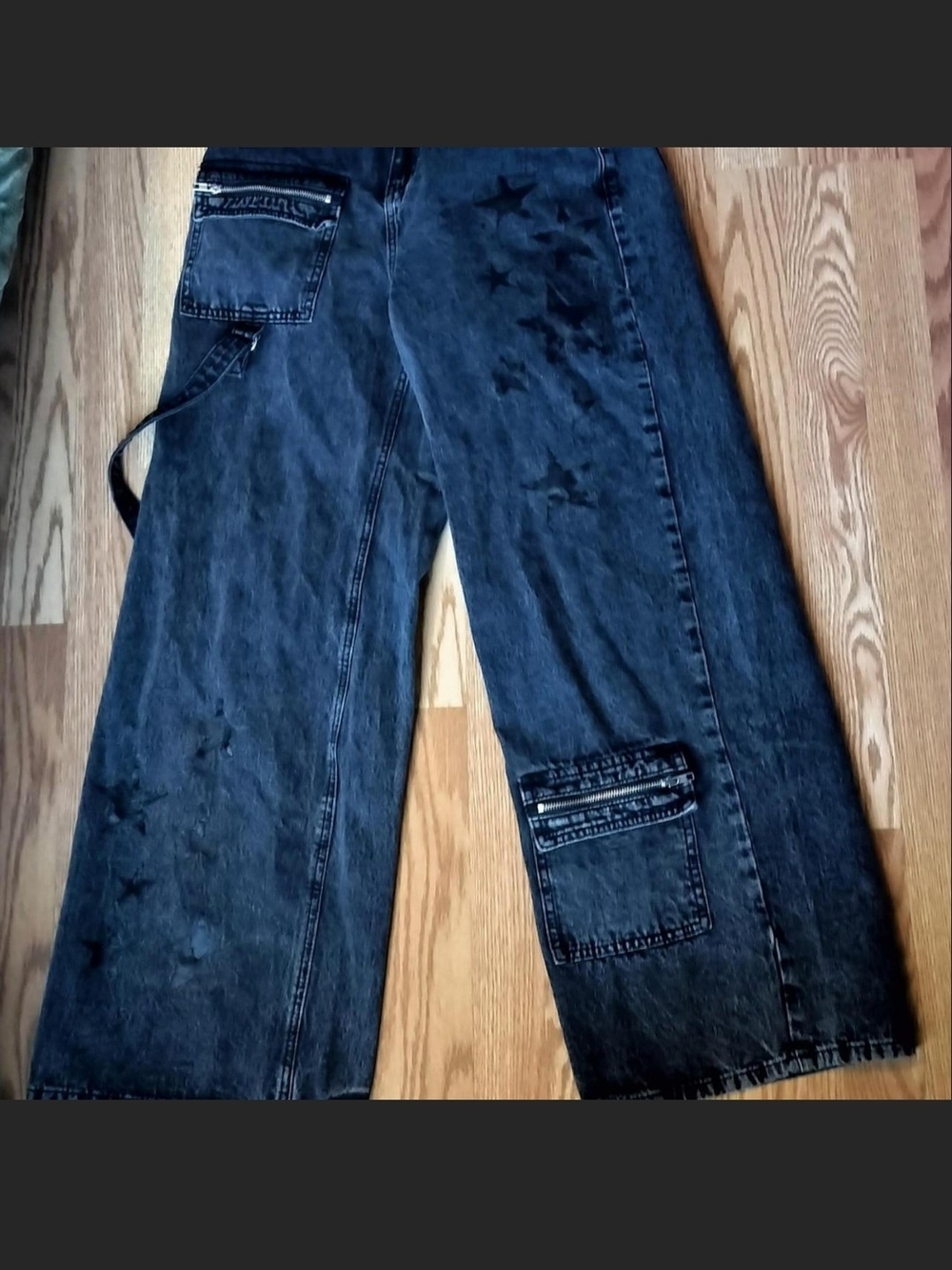 Black Star-Detail Wide Leg Cargo Pants